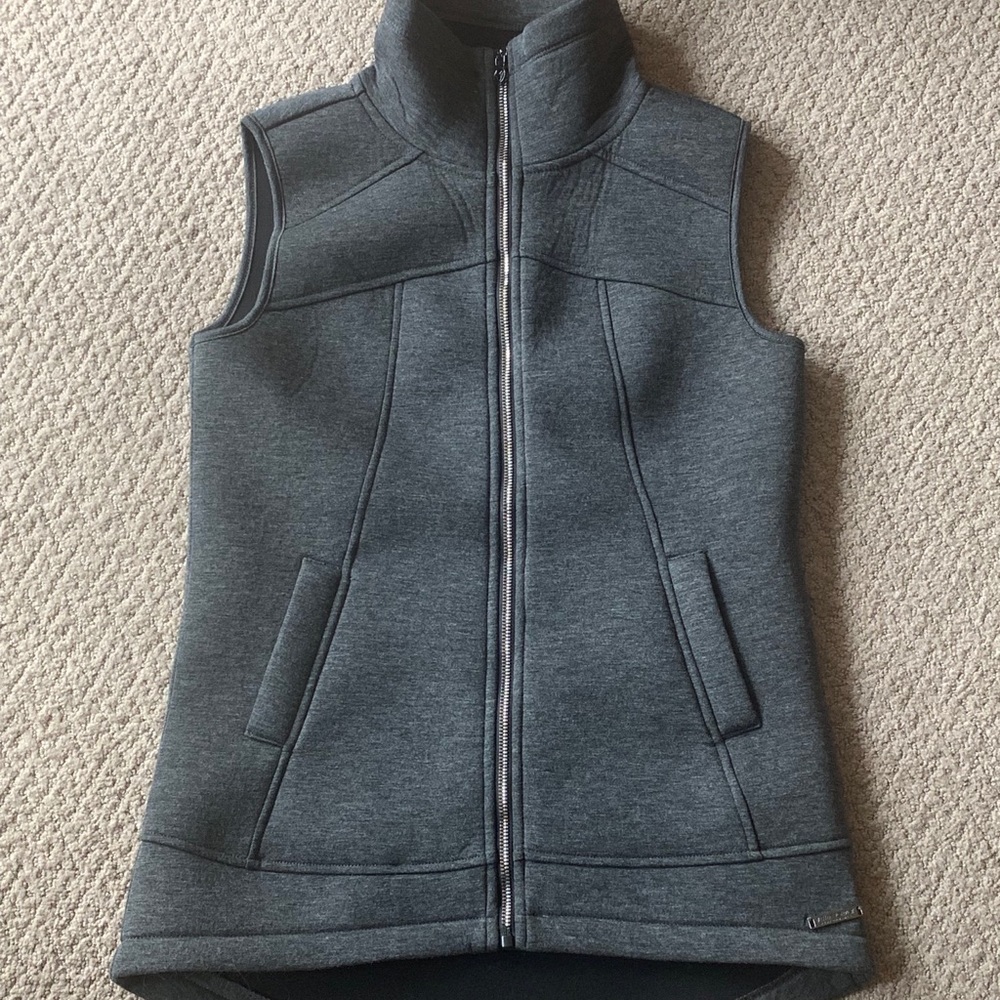 NWOT Betsey Johnson Performance Full Zip Vest Women's Small Gray